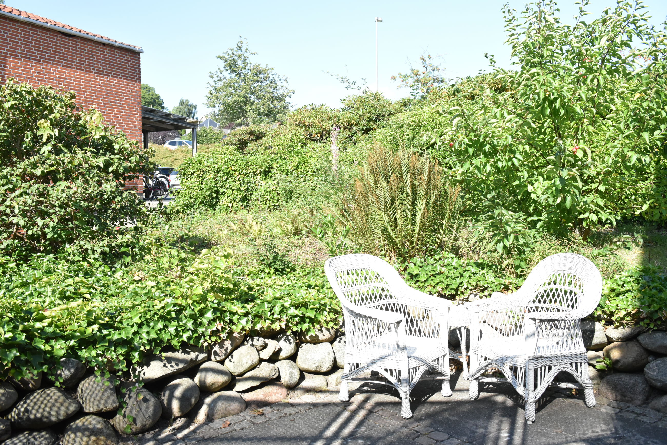 Stole i udeområdet på Rosenvænget