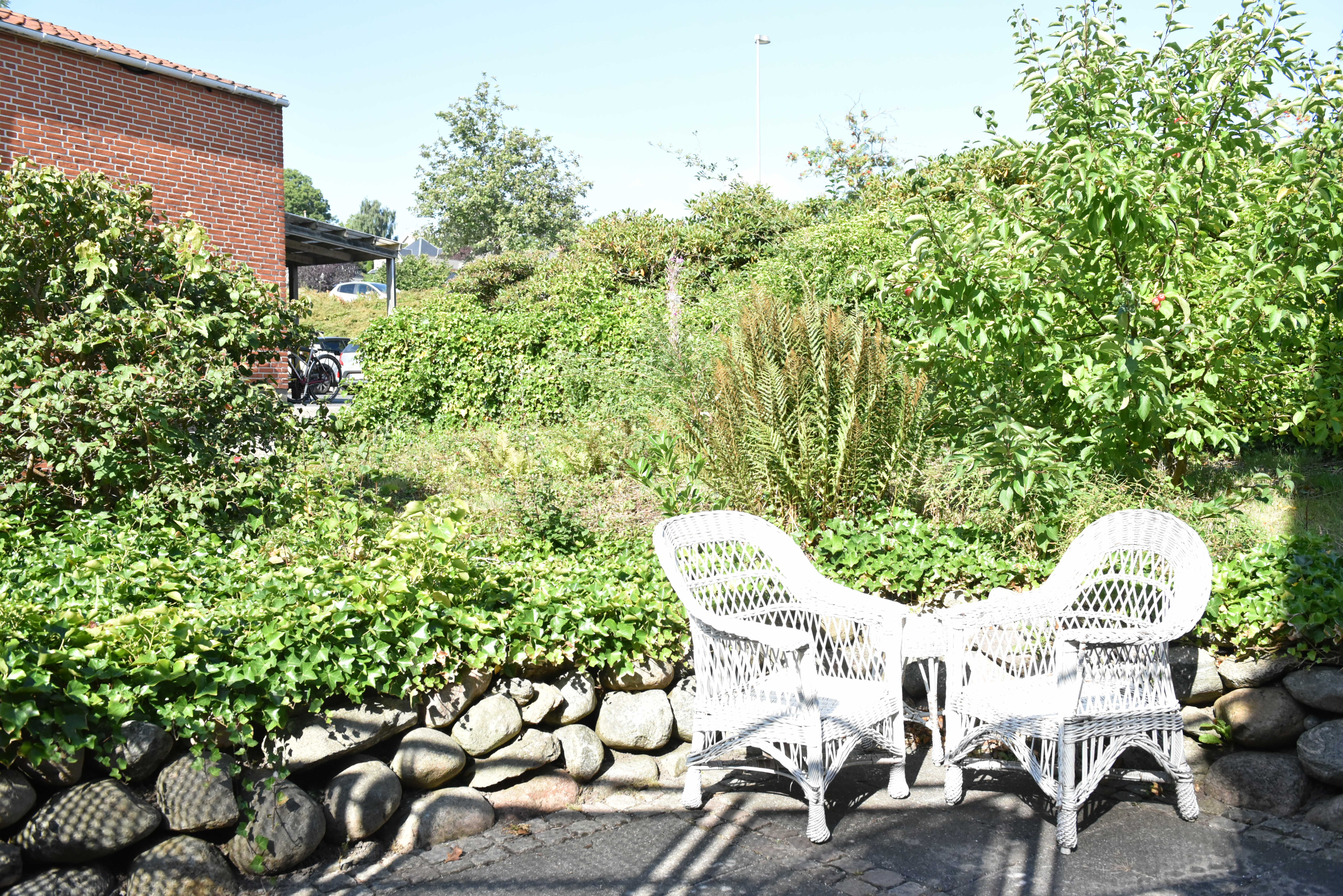 Stole i udeområdet på Rosenvænget